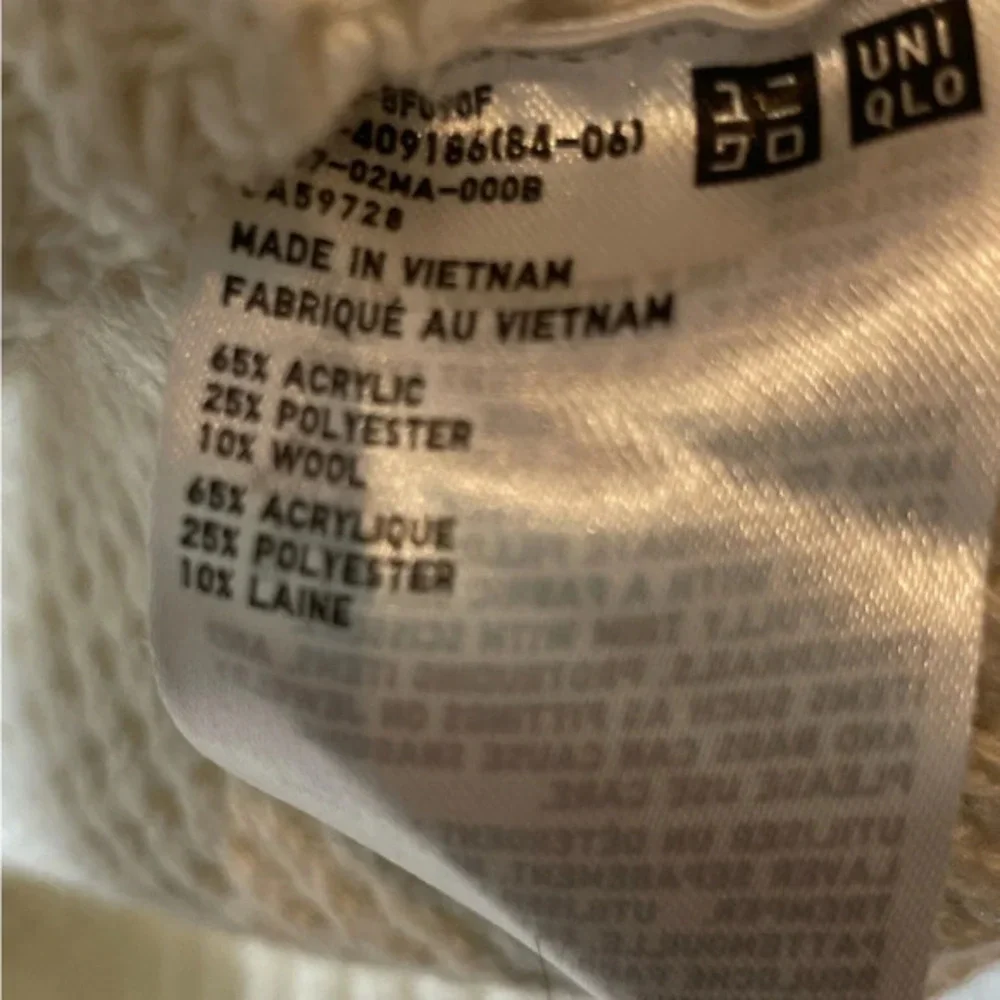 Uniqlo Creme  Textured Crewneck Wool Blend Sweater - Picture 11 of 15